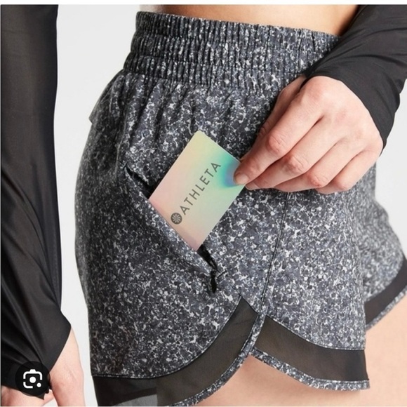 Athleta Printed Mesh Racer Run Short 4" Black and Gray Size Small - Picture 2 of 11